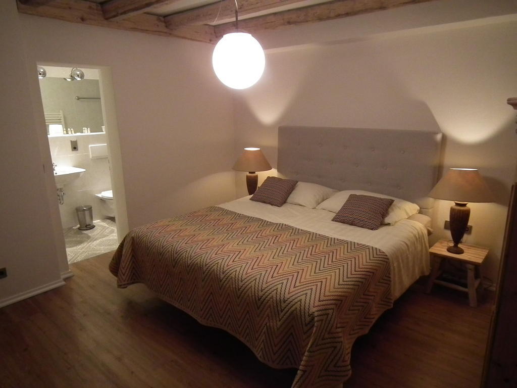 Hotel Cafe Del Maar Schalkenmehren Ruang foto