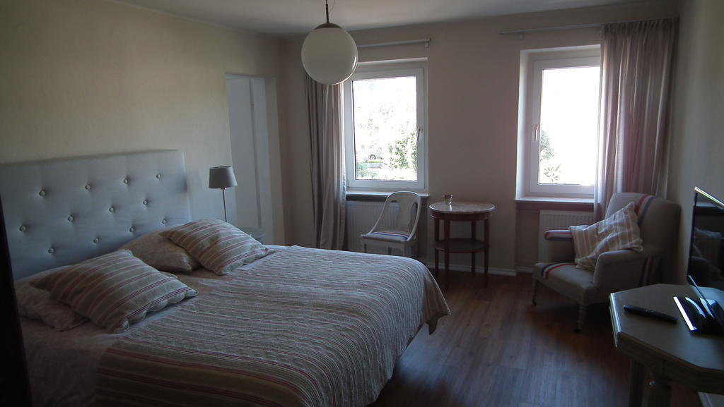 Hotel Cafe Del Maar Schalkenmehren Ruang foto